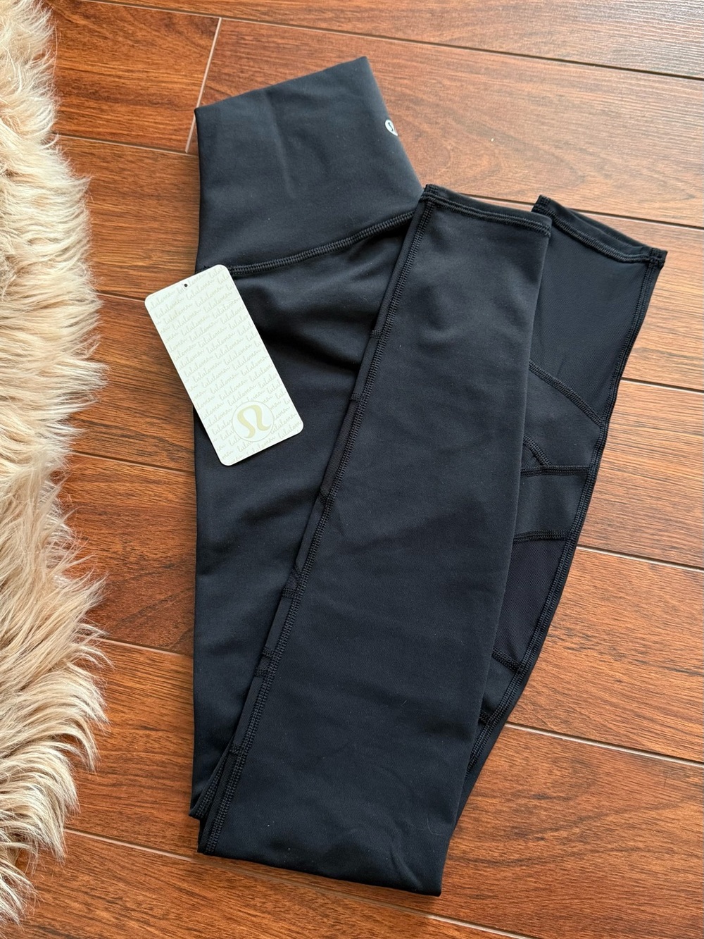 Lululemon Wunder Under Pants with mesh panels in black, luon
Size 6
#activewear
